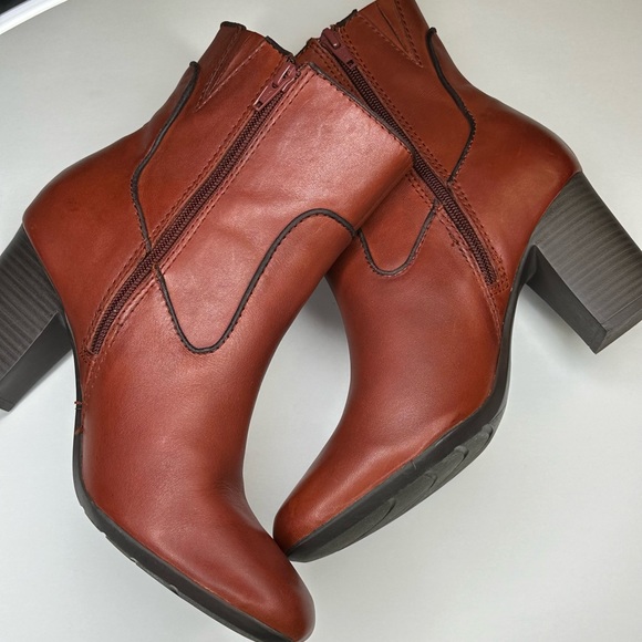 Clark Leather Ankle Boots - Picture 6 of 7